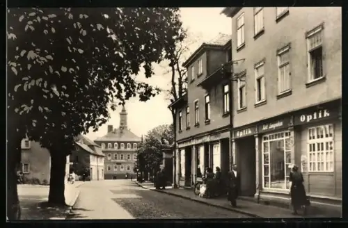 AK Ohrdruf, Strassenpartie mit Rathaus