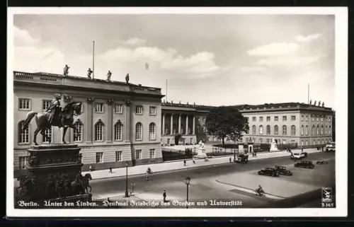 AK Berlin, Unter den Linden, Reiterstandbild Friedrichs des Grossen, Universität