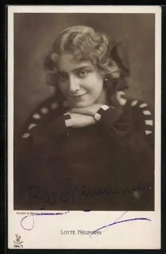 AK Schauspielerin Lotte Neumann mit blonden Haaren