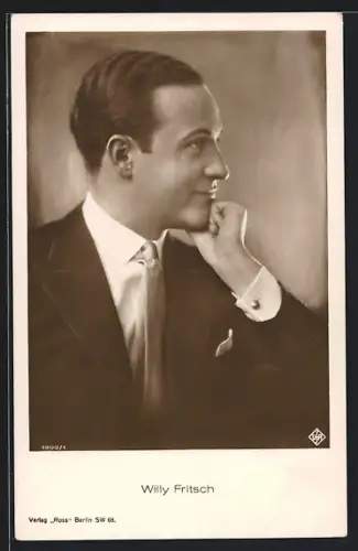 AK Schauspieler Willy Fritsch in nachdenklicher Pose