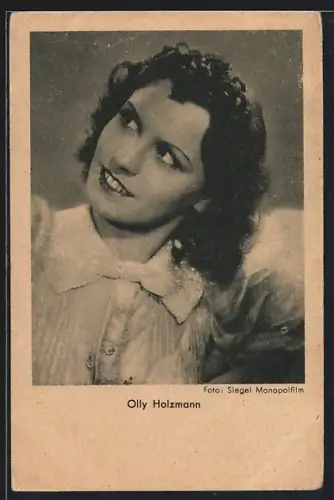 AK Schauspielerin Olly Holzmann mit freundlichem Blick