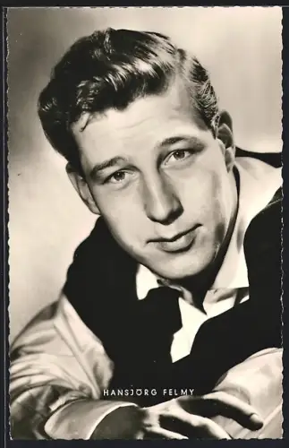 AK Schauspieler Hansjörg Felmy, mit Hemd und Weste