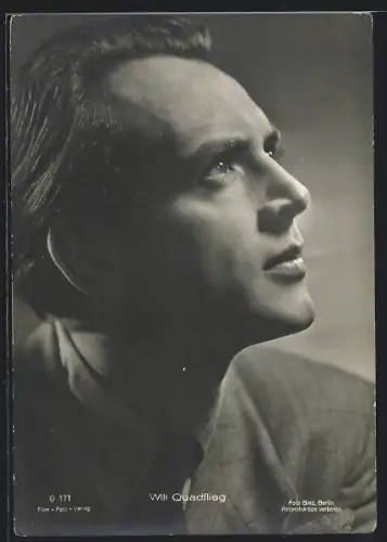AK Schauspieler Will Quadflieg sinnierend