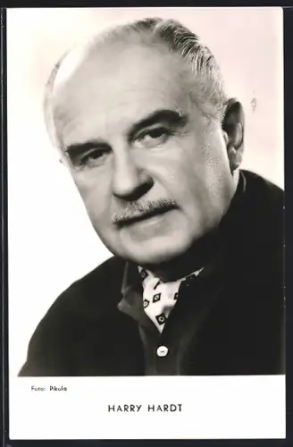 AK Harry Hardt mit Halstuch, Portrait