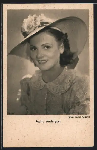 AK Schauspielerin Maria Andergast mit grossem Sonnenhut