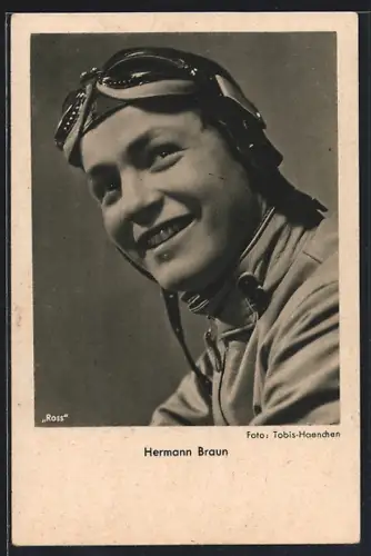 AK Schauspieler Hermann Braun lächelnd mit Fliegerbrille porträtiert