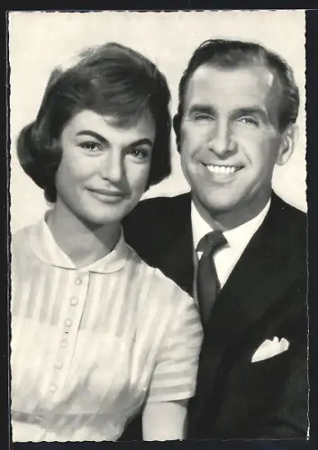 AK Schauspielerin Margit Saad & Schauspieler Bruce Low in edler Kleidung