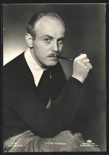AK Schauspieler Hans Nielsen mit Tabakspfeife