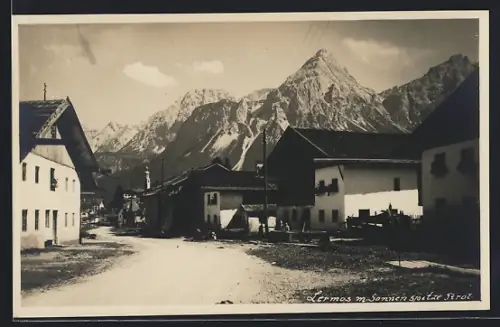AK Lermos /Tirol, Strassenpartie mit Kirche u. Sonnenspitze