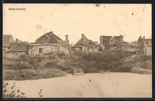 AK Brest-Litowsk, Ortsansicht mit Hausruine