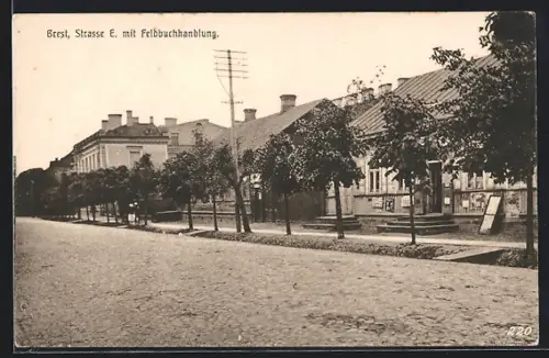 AK Brest-Litowsk, Strasse E. mit Feldbuchhandlung