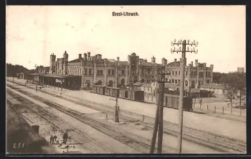 AK Brest-Litowsk, Bahnhof mit Waggons