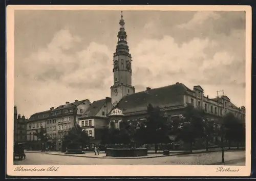 AK Schweidnitz /Schl., Rathaus mit Brunnen