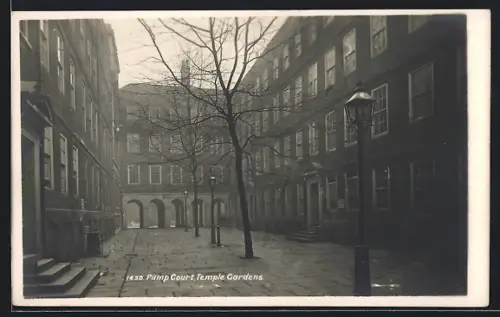 AK London, Pump Court, Temple Gardens
