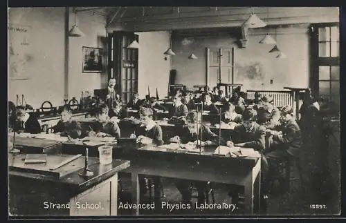 AK London, Strand School, Advanced Physics Laboratory
