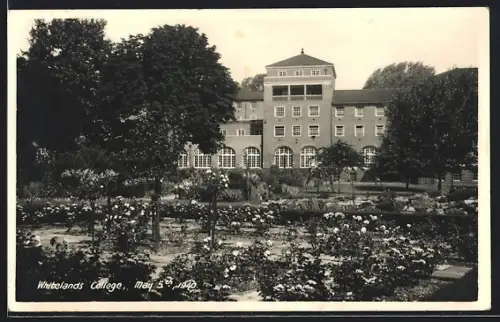 AK London, Whitelands College