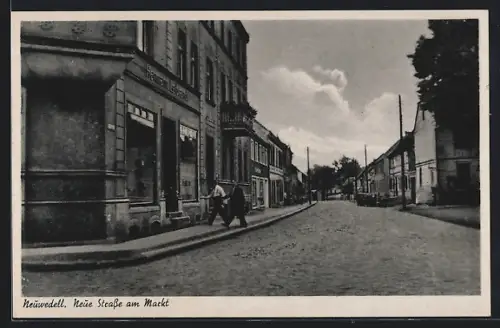 AK Neuwedell, Neue Strasse am Markt mit Geschäft von Hermann Leibrandt