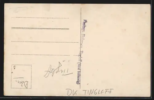 Foto-AK Tingleft, Familie vor einer Villa