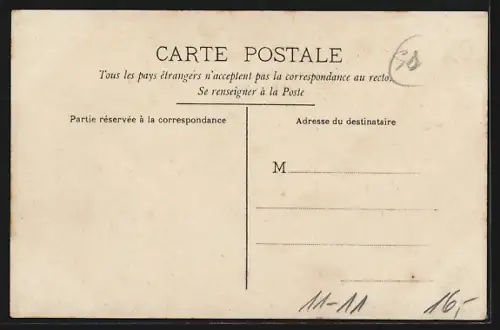 AK Beschädigte Waggons einer entgleisten Eisenbahn