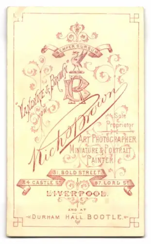 Fotografie Vandyke & Brown, Liverpool, Bold Street 31, Porträt einer Dame mit Ohrringen