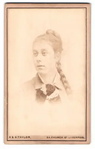 Fotografie A. & G. Taylor, Liverpool, Church Street 34, Porträt einer jungen Frau