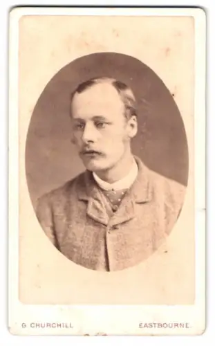 Fotografie G. Churchill, Eastbourne, Cornfield Road 4, Porträt eines Mannes