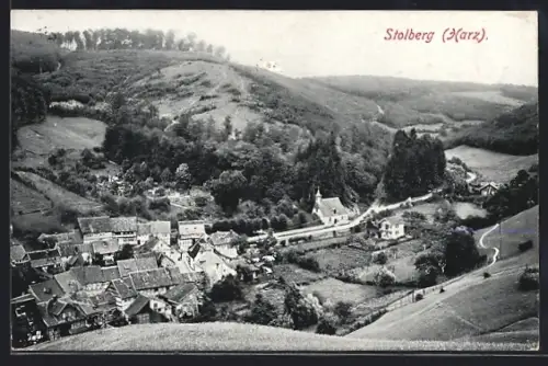 AK Stolberg /Harz, Ortsansicht mit Kirche und umliegender Hügellandschaft