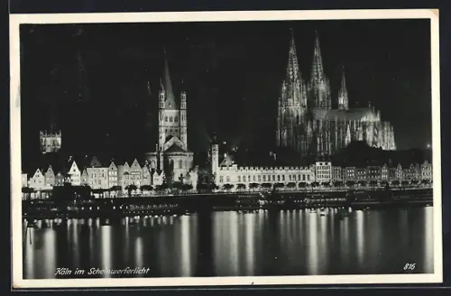 AK Köln, Dom und Altstadt im Scheinwerferlicht
