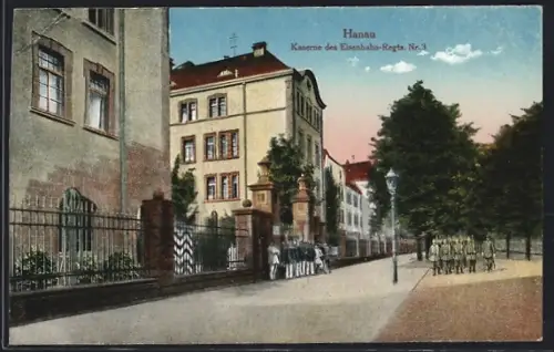 AK Hanau, Strassenpartie an der Kaserne des Eisenbahn-Regiments Nr. 3