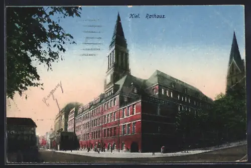 AK Kiel, Rathaus mit Strassenpartie