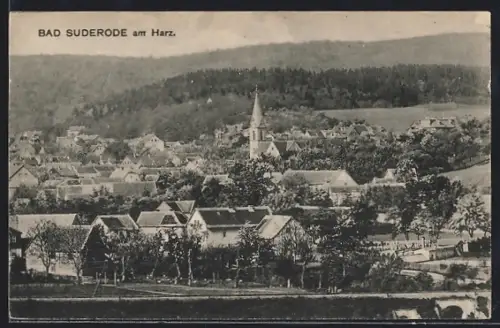 AK Bad Suderode am Harz, Ortsansicht mit Kirche und umliegender Landschaft