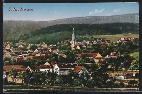 AK Suderode a. Harz, Ortsansicht mit Kirche und umliegender Landschaft