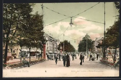 AK Berlin, Strasse Unter den Linden und Mittel-Promenade mit Passanten