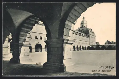 AK Gotha, Partie im Schlosshof von Schloss Friedenstein