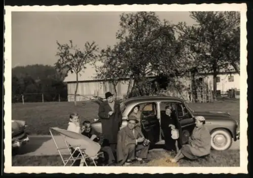 Fotografie Auto Opel am Strassenrand