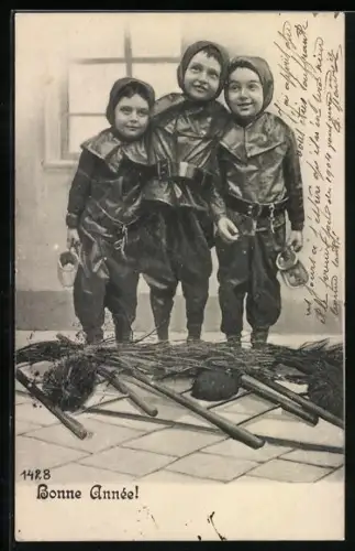 AK Drei kleine Schornsteinfeger mit Besen, Bonne Année