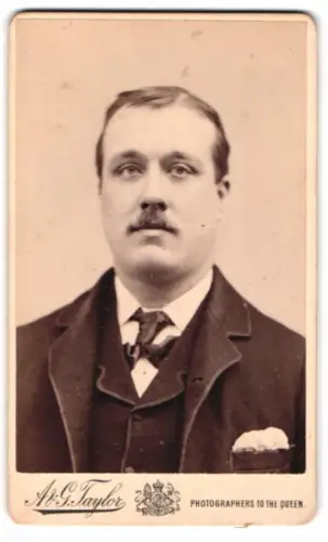 Fotografie A. & G. Taylor, London, Queen Victoria Street, Portrait eines Mannes