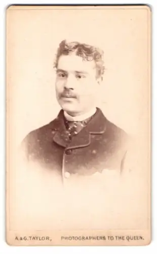 Fotografie A. & G. Taylor, London, Queen Victoria Street 70-78, Porträt eines Mannes