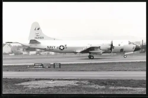 Fotografie Flugzeug Lockheed P-3 Orion, US-Navy LM 152169 VP-44 mit Staffelabzeichen