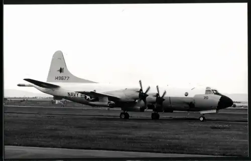 Fotografie Flugzeug Lockheed P-3 Orion, US-Navy 149677 mit Staffelabzeichen