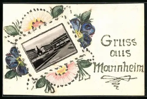 Glitzer-Perl-AK Mannheim, Paradeplatz im Papierkunst-Passepartout mit Blumen