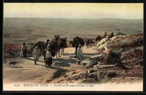 AK Scènes et Types, Famille de Nomades en Route, Beduinen mit Transportkamelen