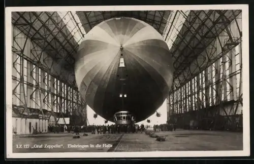 AK Friedrichshafen am Bodensee, Einbringen des Luftschiffes Graf Zeppelin LZ 127 in die Halle