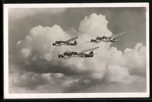 AK Eine Kette Junkers Ju-88 Horizontal- und Sturzbomber