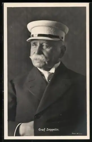 AK Graf Zeppelin in Napoleon-Pose