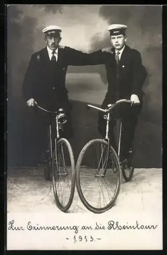 AK Männer auf ihren Fahrrädern