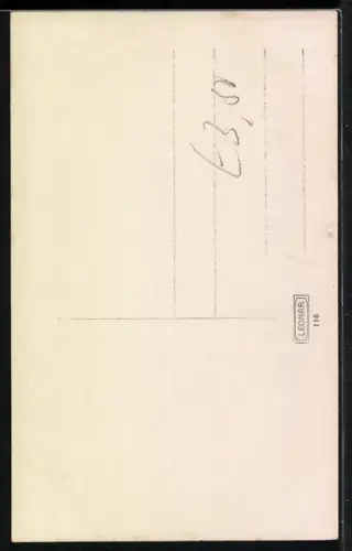 Foto-AK Frau mit ihrem Fahrrad