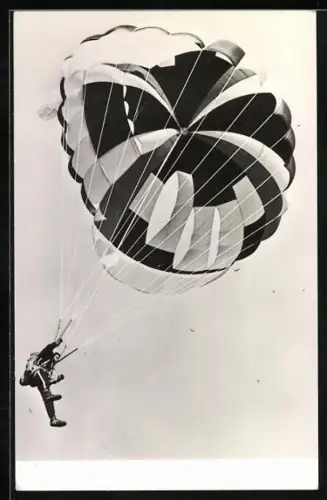 AK Fallschirmspringer im Flug