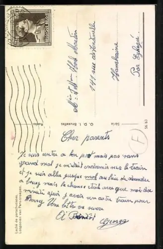 AK Fallschirmjäger springen aus einem Flugzeug