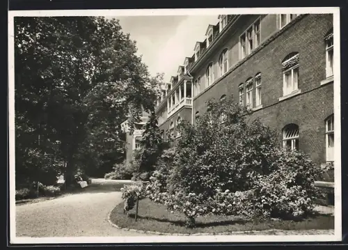 AK Weimar / Thüringen, Sophienhaus, Krankenhaus, Gartenansicht